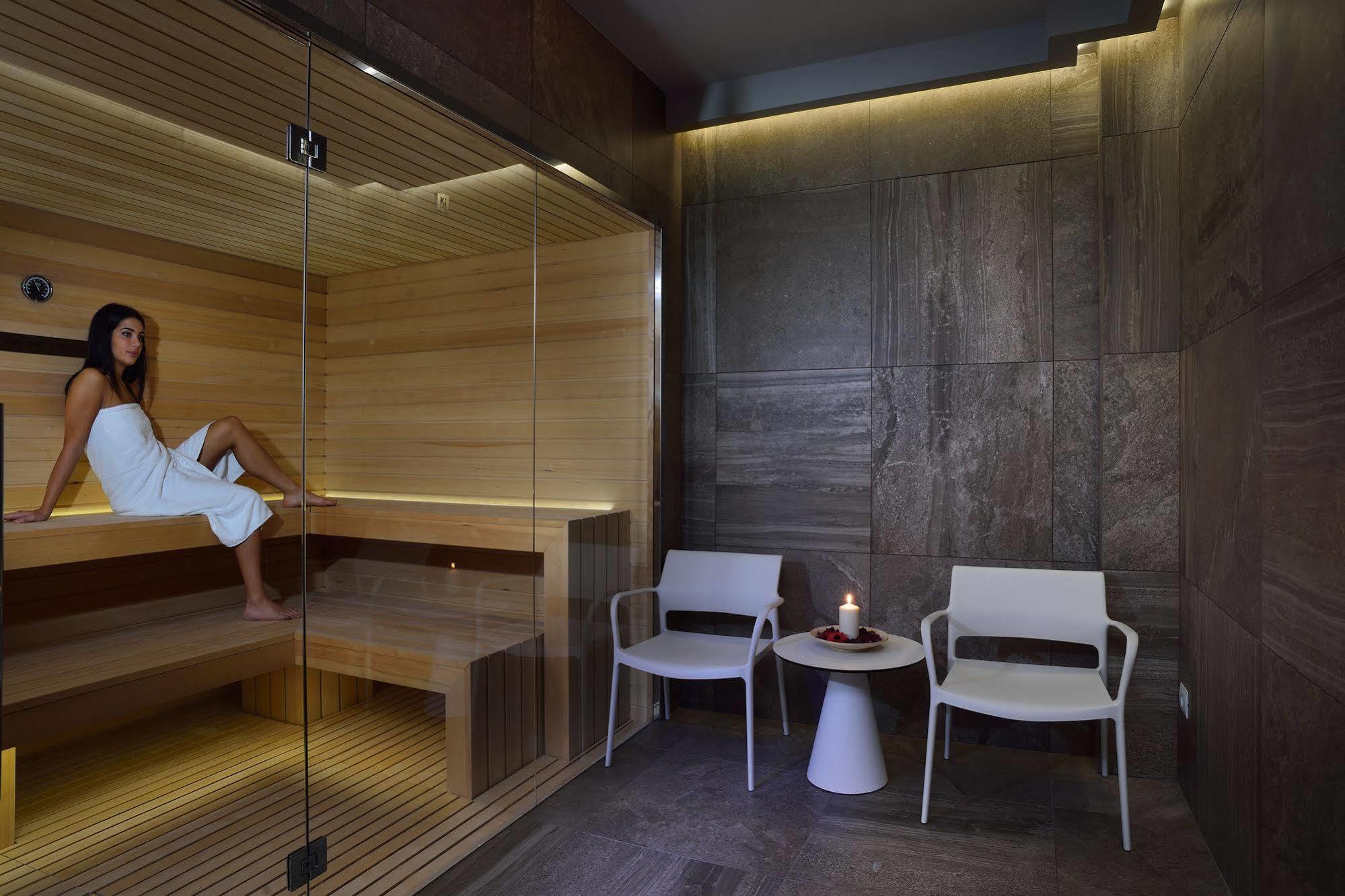 Embassy Hotel & Spa Cattolica Extérieur photo